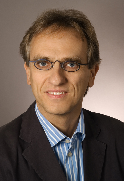 Bild zu Prof. Dr. Christoph Weller hat Lehrstuhl f&uuml;r Politikwissenschaft mit Schwerpunkt Friedensund Konfliktforschung &uuml;bernommen